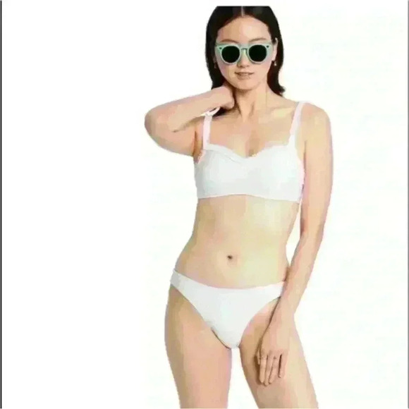 Target Stoney Clover Lane White
Textured Ruffle Bikini Swimsuit Bathing Suit Top - Picture 5 of 8